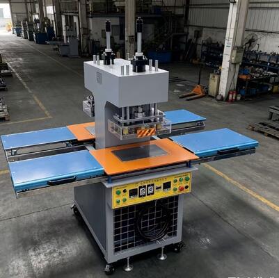 KY-0201 Çift İstasyonlu 3D Kabartma ve Çok İşlemli Kombine İkili Çalışma Sistemi için 0°C -300°C Sıcaklık Aralığına Sahip Çift Kafalı Kabartma Makinesi